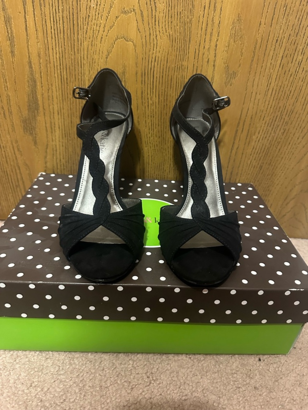 Kelly & Katie Black T-Strap Open-Toe Heels